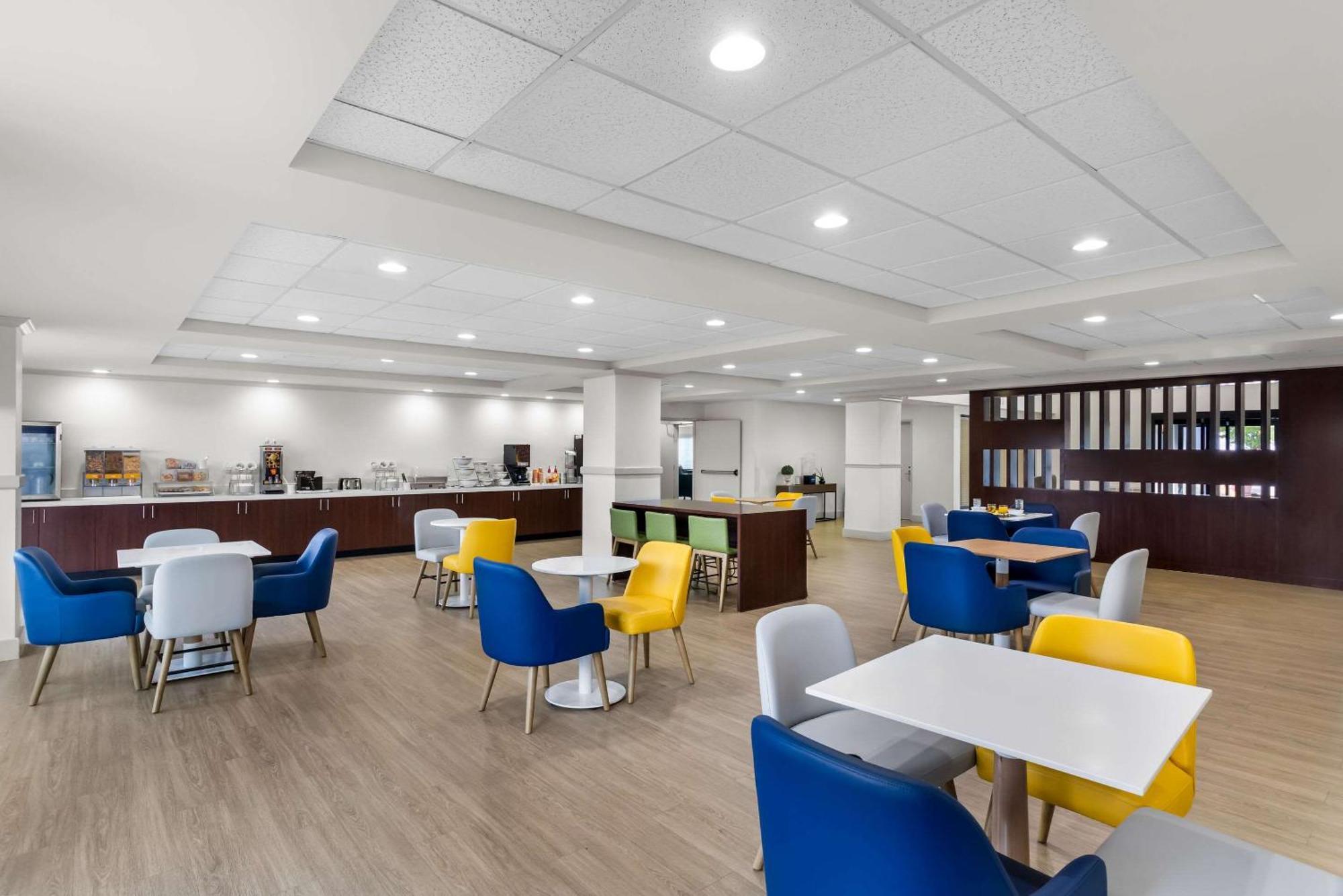 Comfort Suites Austin Airport Exteriör bild