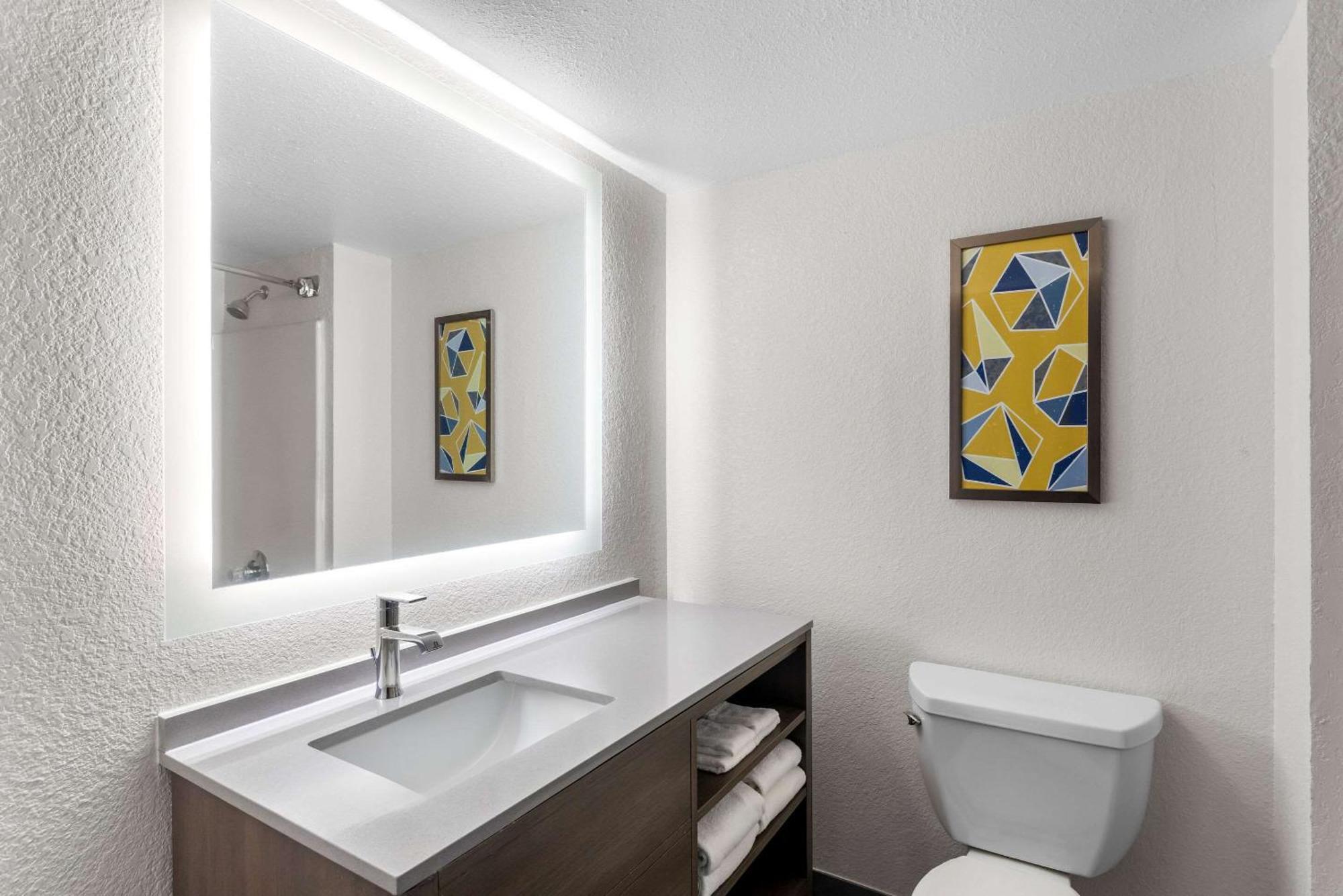 Comfort Suites Austin Airport Exteriör bild