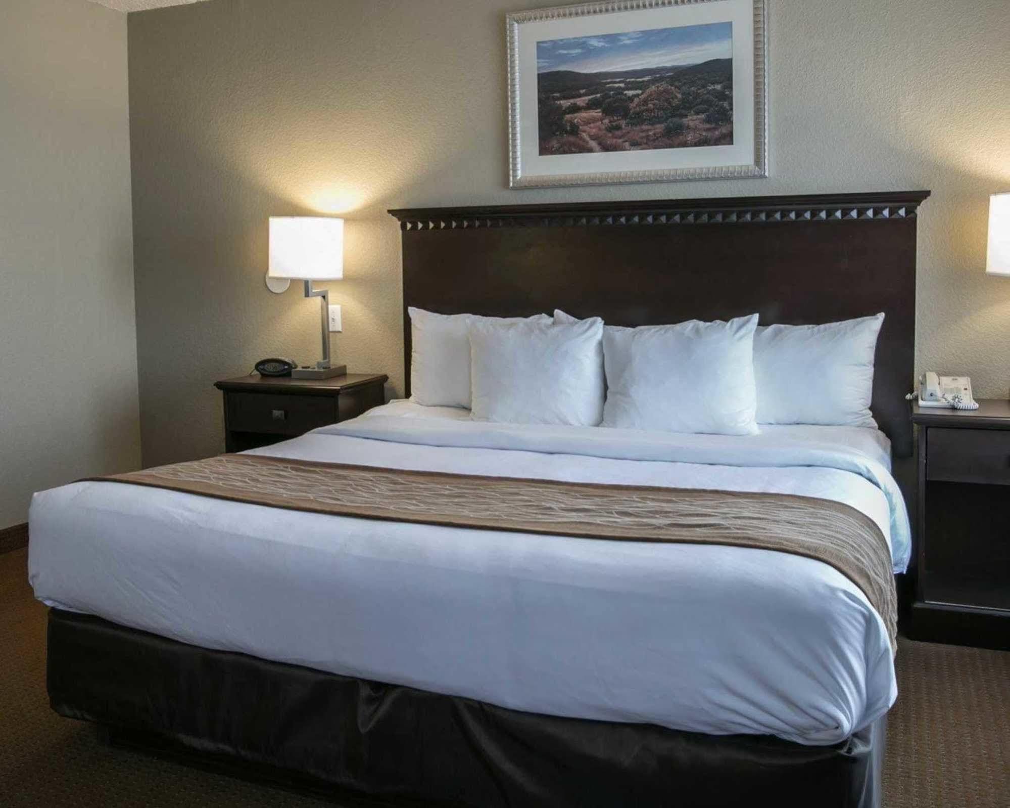 Comfort Suites Austin Airport Exteriör bild