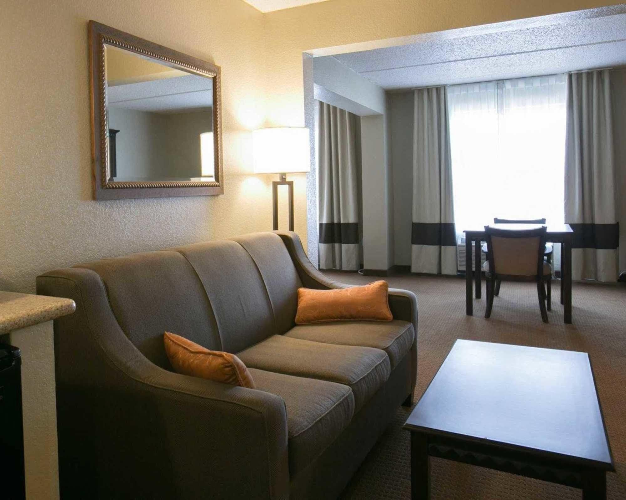 Comfort Suites Austin Airport Exteriör bild